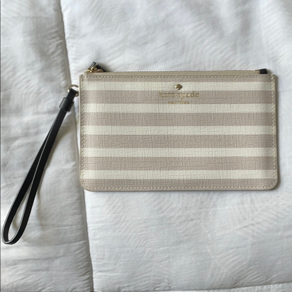 KATE SPADE Wristlet bag!!